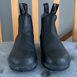 Black Blundstones